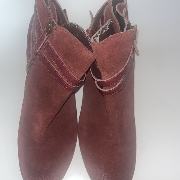 3/$15. Ladies booties 10.5 - Picture 7 of 9